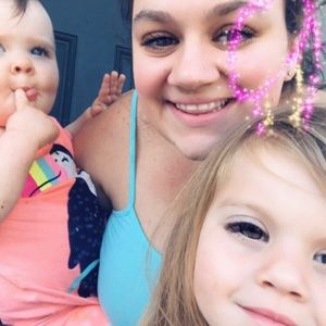 Meet your Posher, Hilary